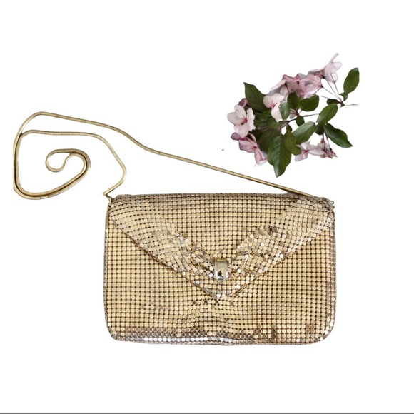 🌟VINTAGE🌟 Gold Chain Mail Clutch / Crossbody - Picture 1 of 3